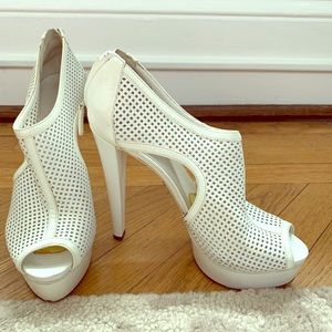 Gucci white heels sz 37